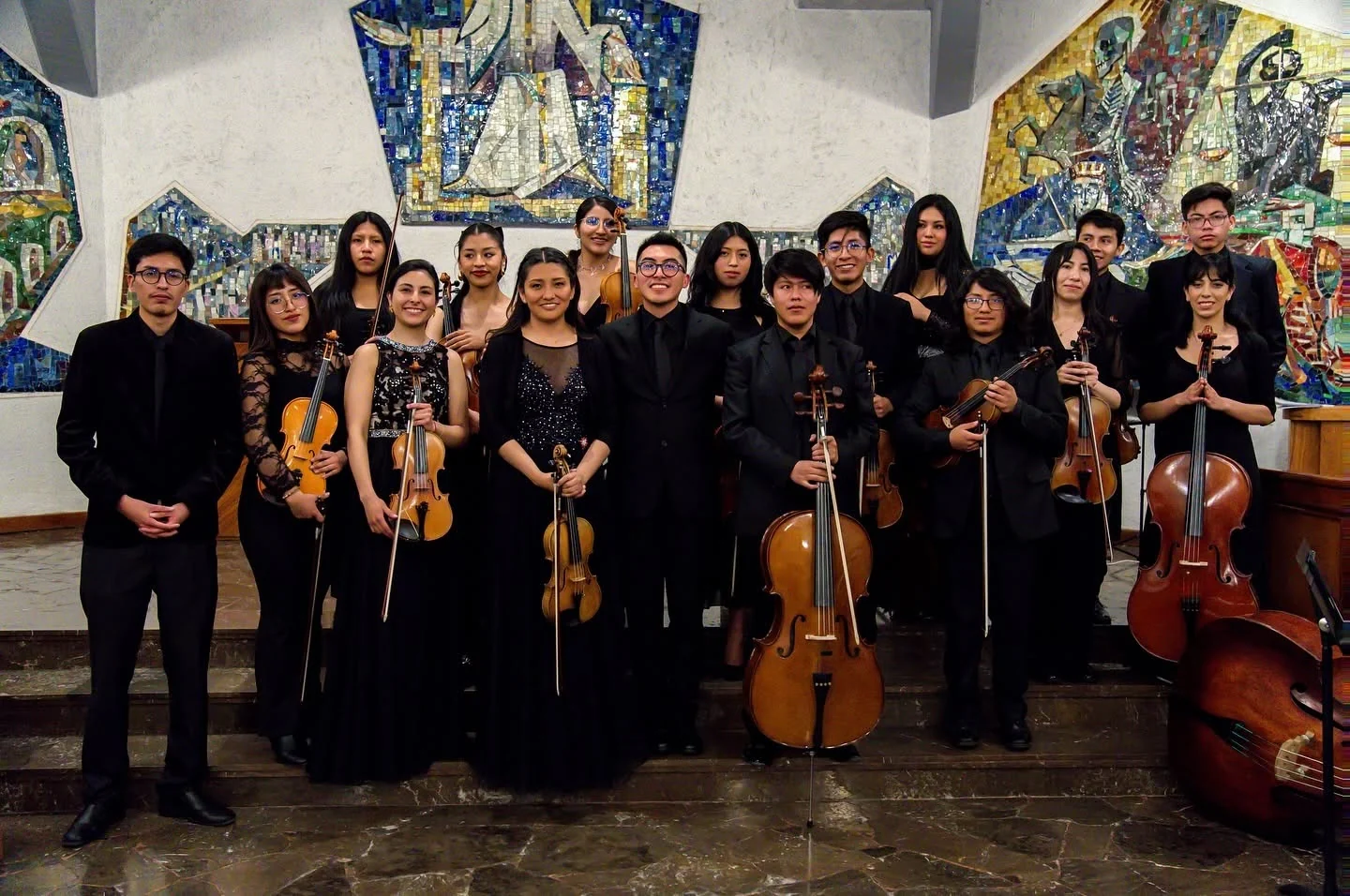 La Orquesta Contemporánea de Bolivia después de un concierto